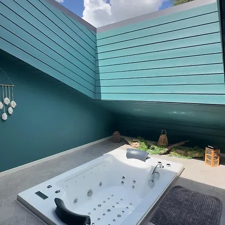 Azzuro Avec Jacuzzi Lit Rond Et Jardin Nocleg ze śniadaniem Saint-Martial-sur-Ne