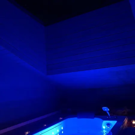 Azzuro Avec Jacuzzi Lit Rond Et Jardin Avec Piscine Bed & Breakfast Saint-Martial-sur-Ne