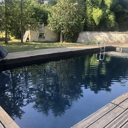 Azzuro Avec Jacuzzi Lit Rond Et Jardin Avec Piscine